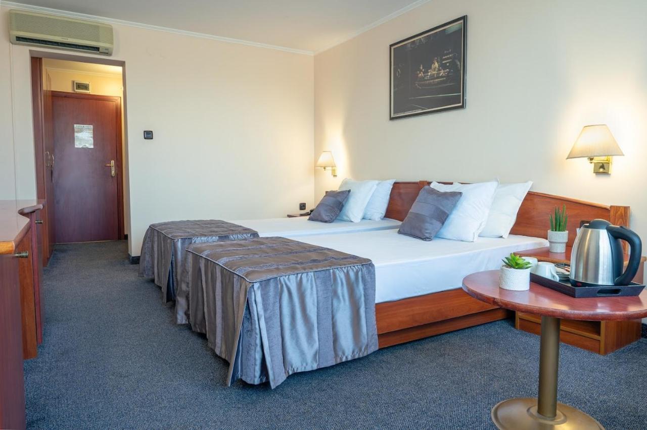 Hotel Orbita Varna Exterior photo